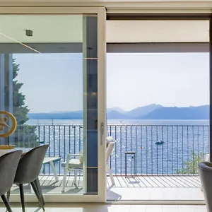 Apartment Salvatorehomes - Luxurious Dreamview Waterfront In With Pool - Casa Azura - A 5 Star Luxury Collection At Garda, Torri Del Benaco